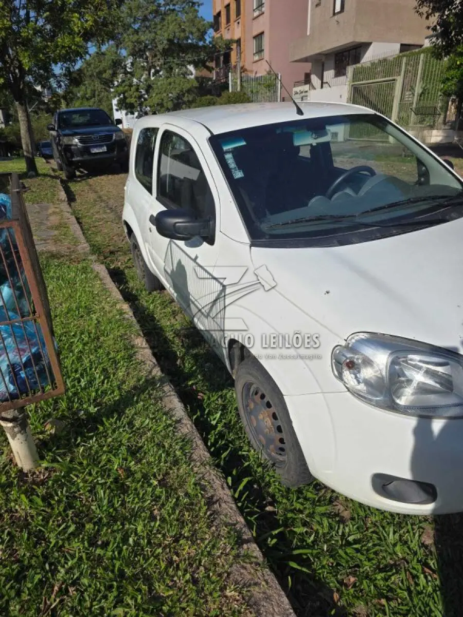 LOTE 001 - uno branco Vivace, ano 2014, flex, placas IVL 2058, com km 111260, com chaves e estepe