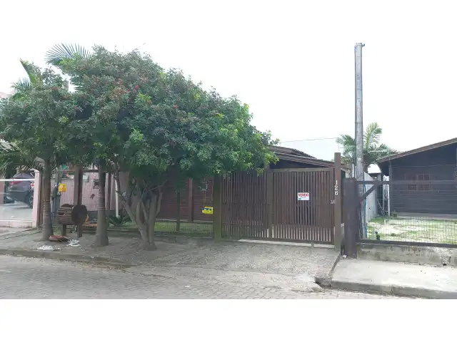 Leilão de terreno com benfeitorias