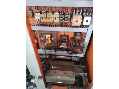 1 Fresadora de mesa HURON MX5. Ano 1989. Retrofit com comando CNC FAGOR em 2004.