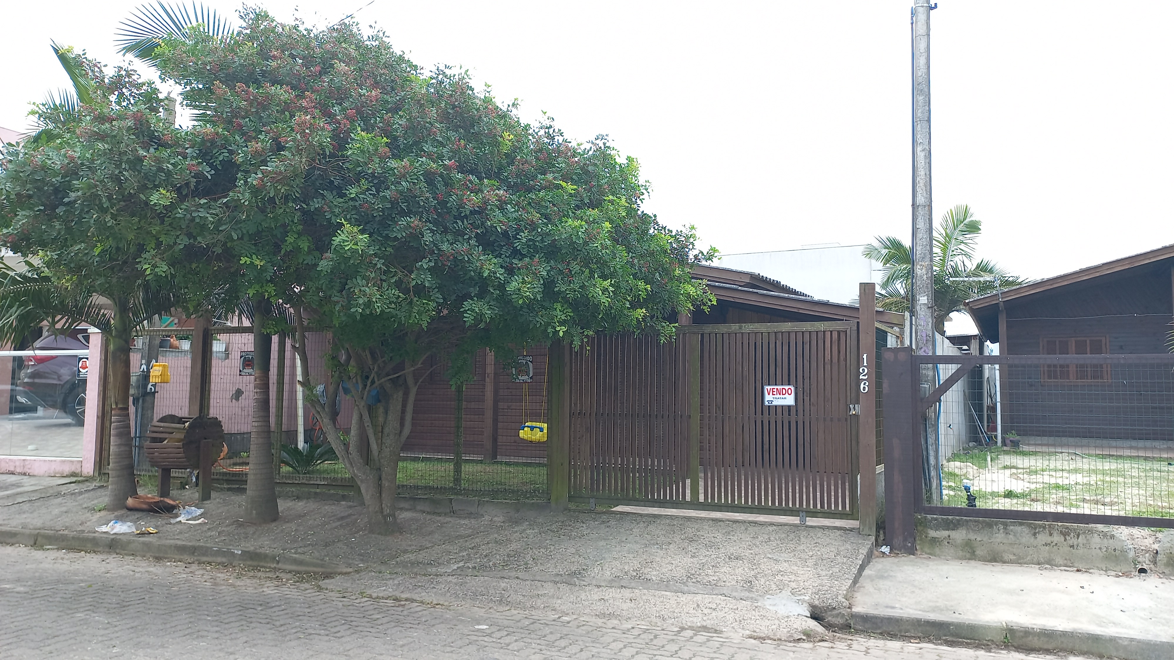 Leilão de terreno com benfeitorias
