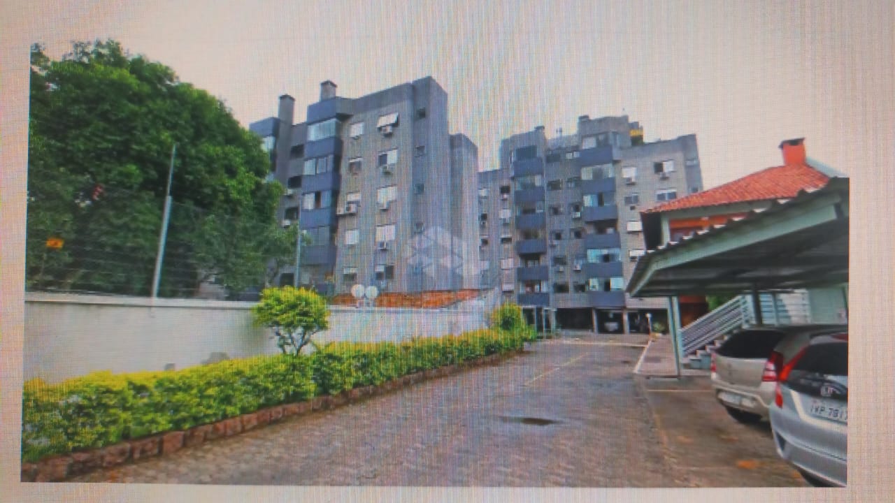 apartamento com dois dormitórios na Rua Afonso Arinos, 231 e box 14 do prédio nr. 291 , Condomínio com completa infra estrutura, quadra de futebol, playground, portaria, etc ,  Bairro Camaquã Porto Alegre