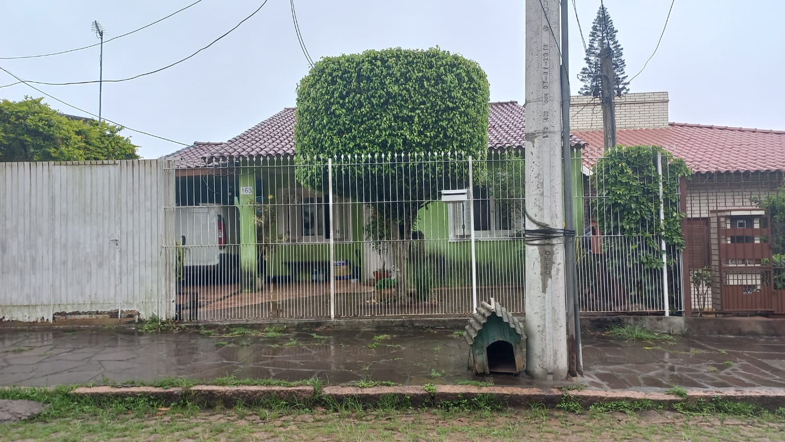 uma casa de alvenaria na Rua Antonio Josephino Perrone 163, Espirito Santo Porto Alegre