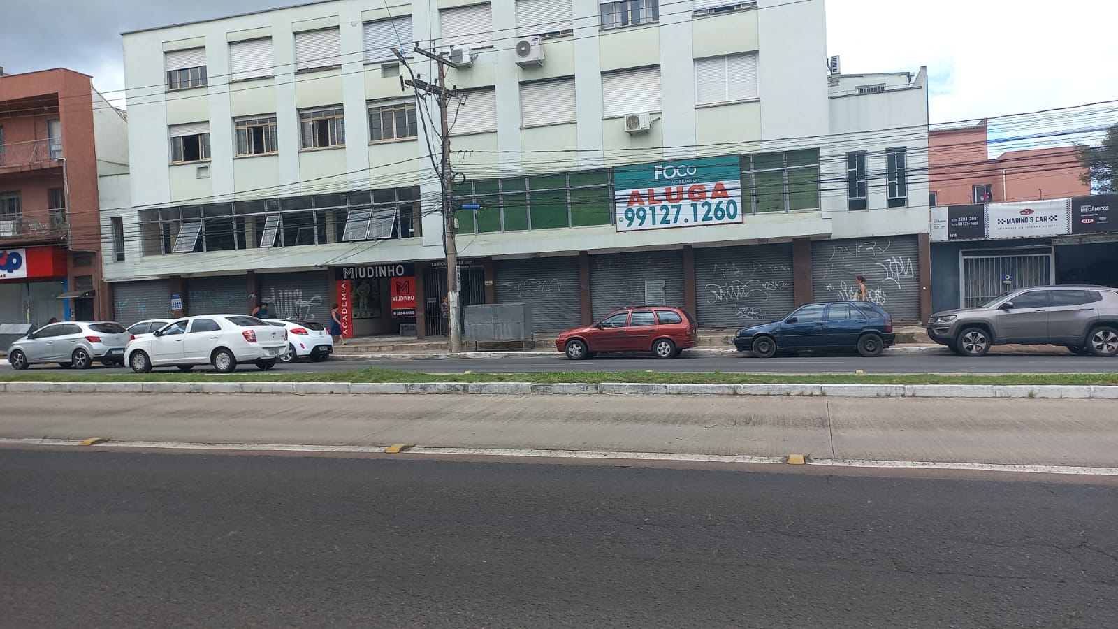 DESOCUPADA - Grande loja com dois pisos na Avenida Bento Gonçalves ,4511, em frente ao Tecnopucrs