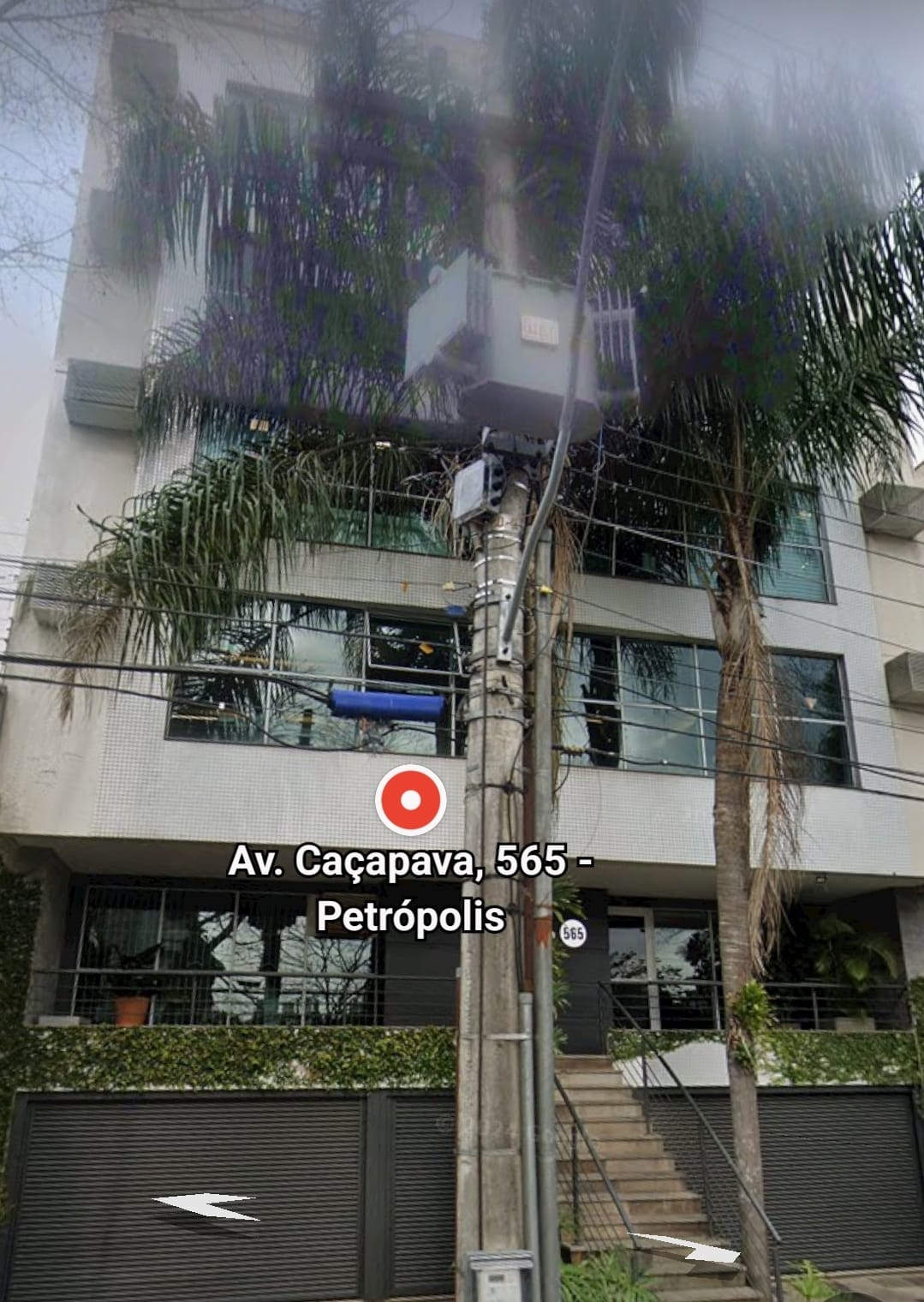 um conjunto comercial situado na Avenida Caçapava nr. 565, cj.502, Bairro Petrópolis com 45m2