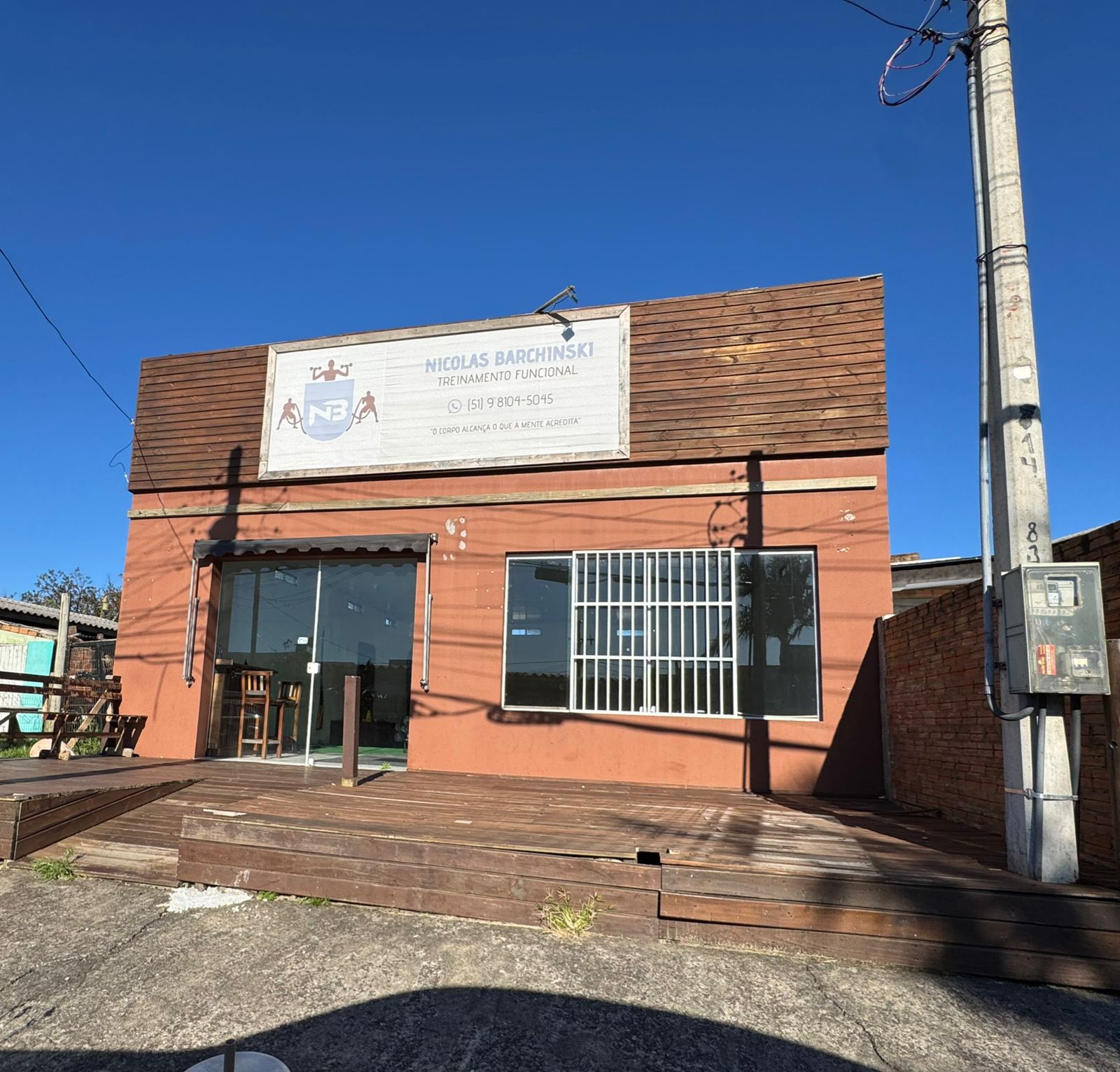 um terreno urbano na Praia de Xangri-lá, com área real total de 360m2. Na Rua Rio Camisas , 866 tudo conforme matrícula 61863