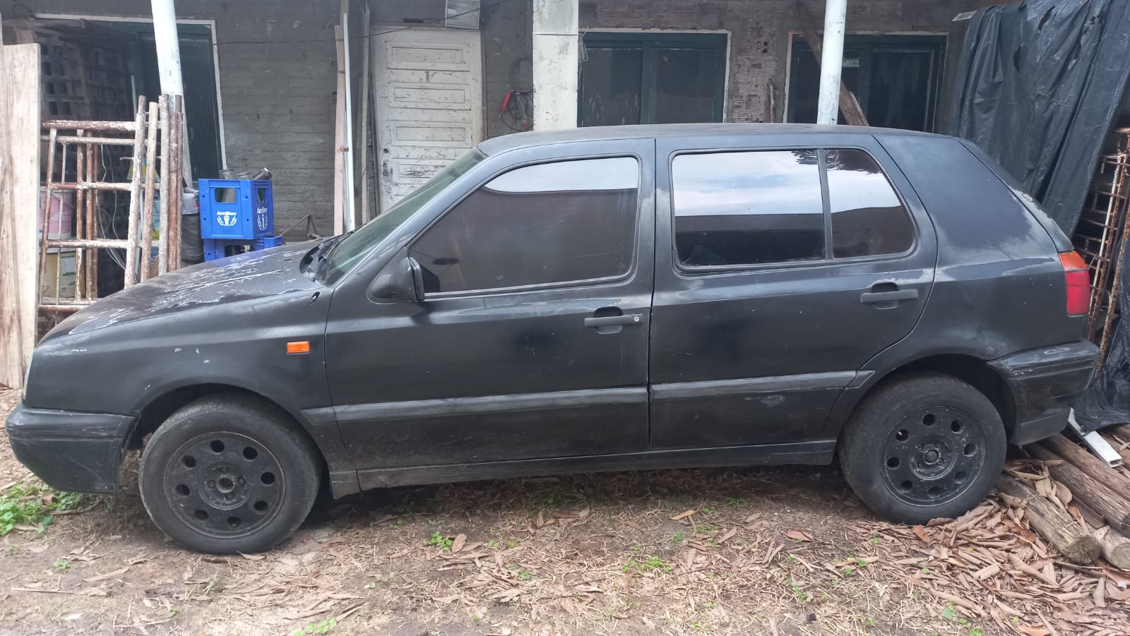 um veículo Golf  GLX 2.0, 4 postas, , ano 1995, cor preta, gasolina