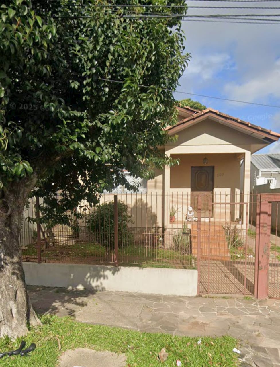 excelente casa na Rua Rudi Schaly, 180 com 100m2 aproximadamente, e 312m2 de terreno
